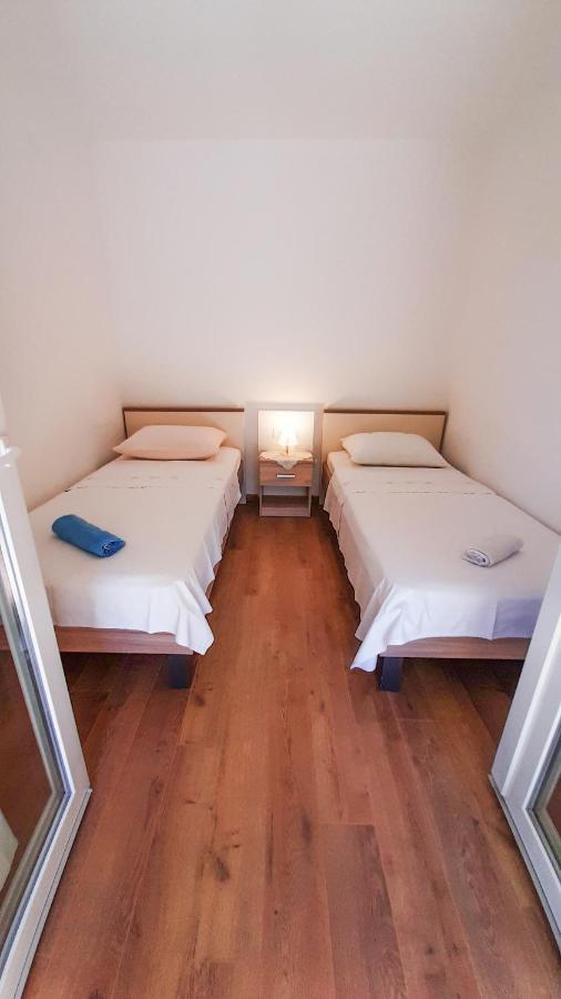 Apartment Nina Rovigno Esterno foto
