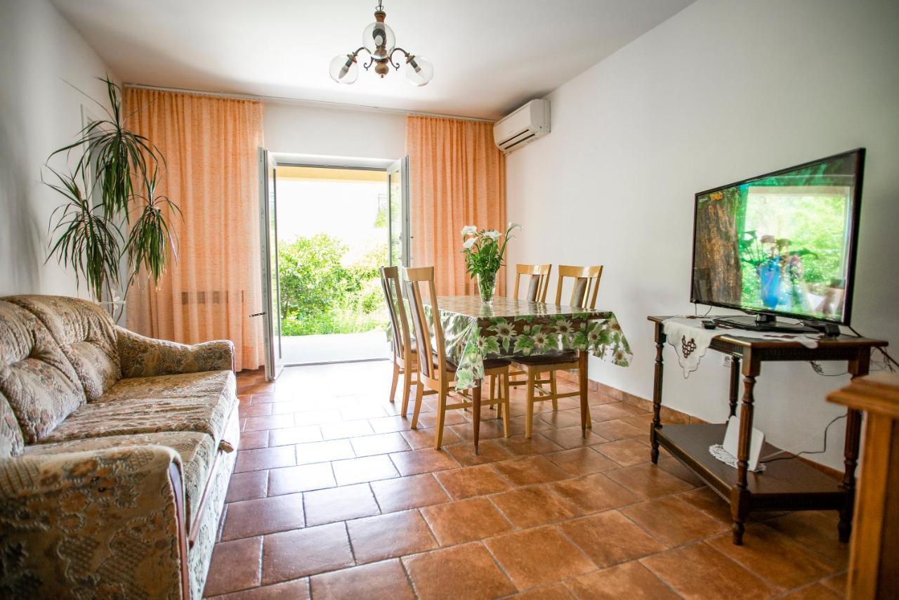 Apartment Nina Rovigno Esterno foto