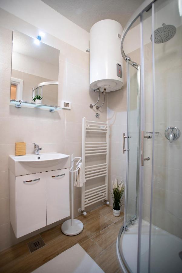 Apartment Nina Rovigno Esterno foto